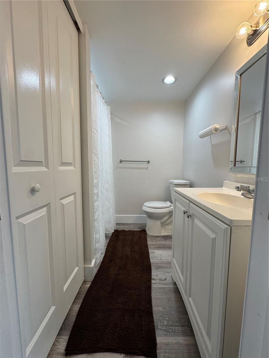 Image 5 of 7 For 6062 Village Circle Ge
