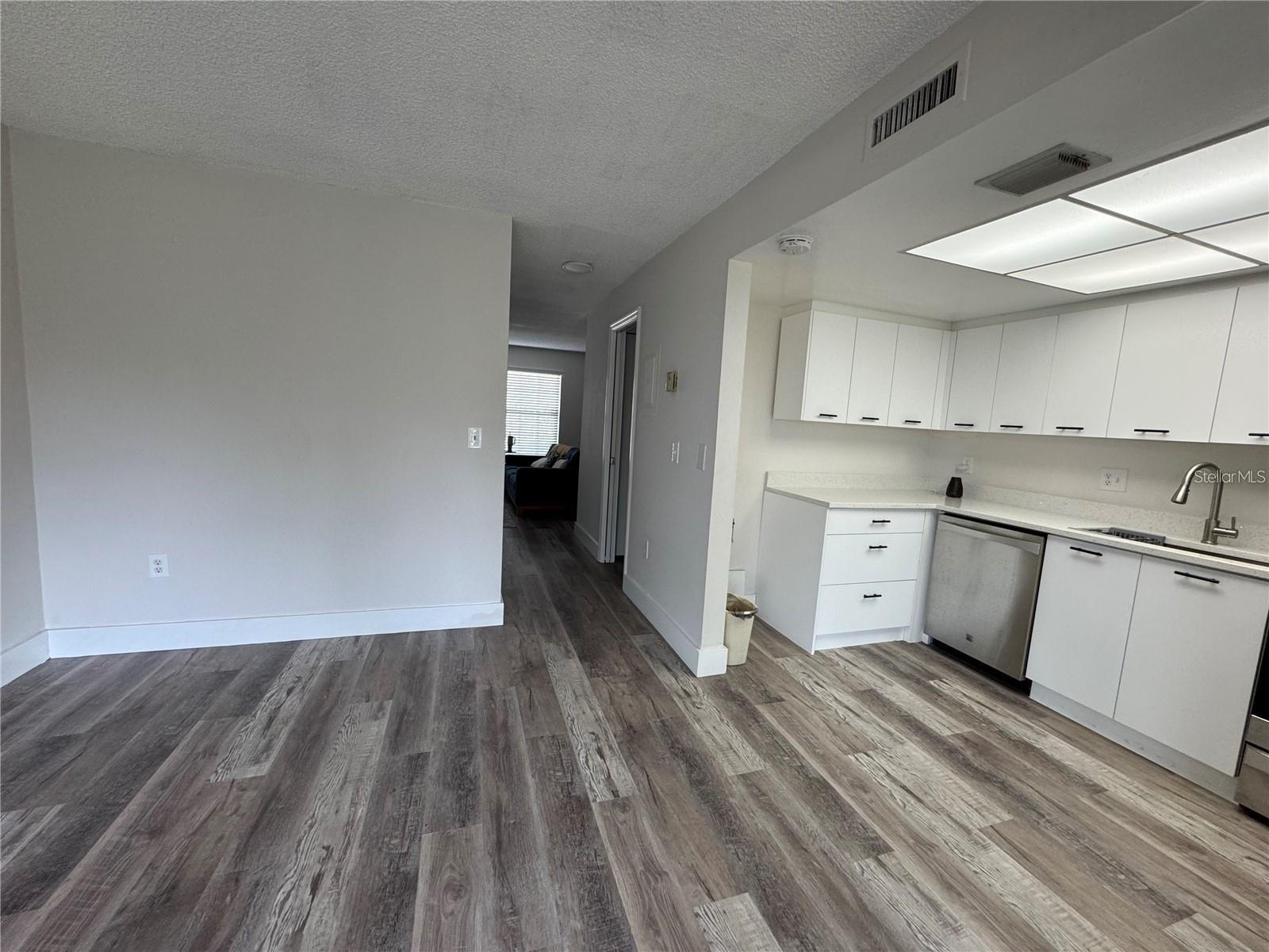 Image 6 of 7 For 6062 Village Circle Ge