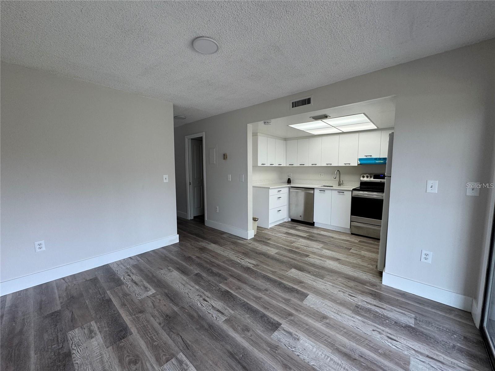Image 7 of 7 For 6062 Village Circle Ge