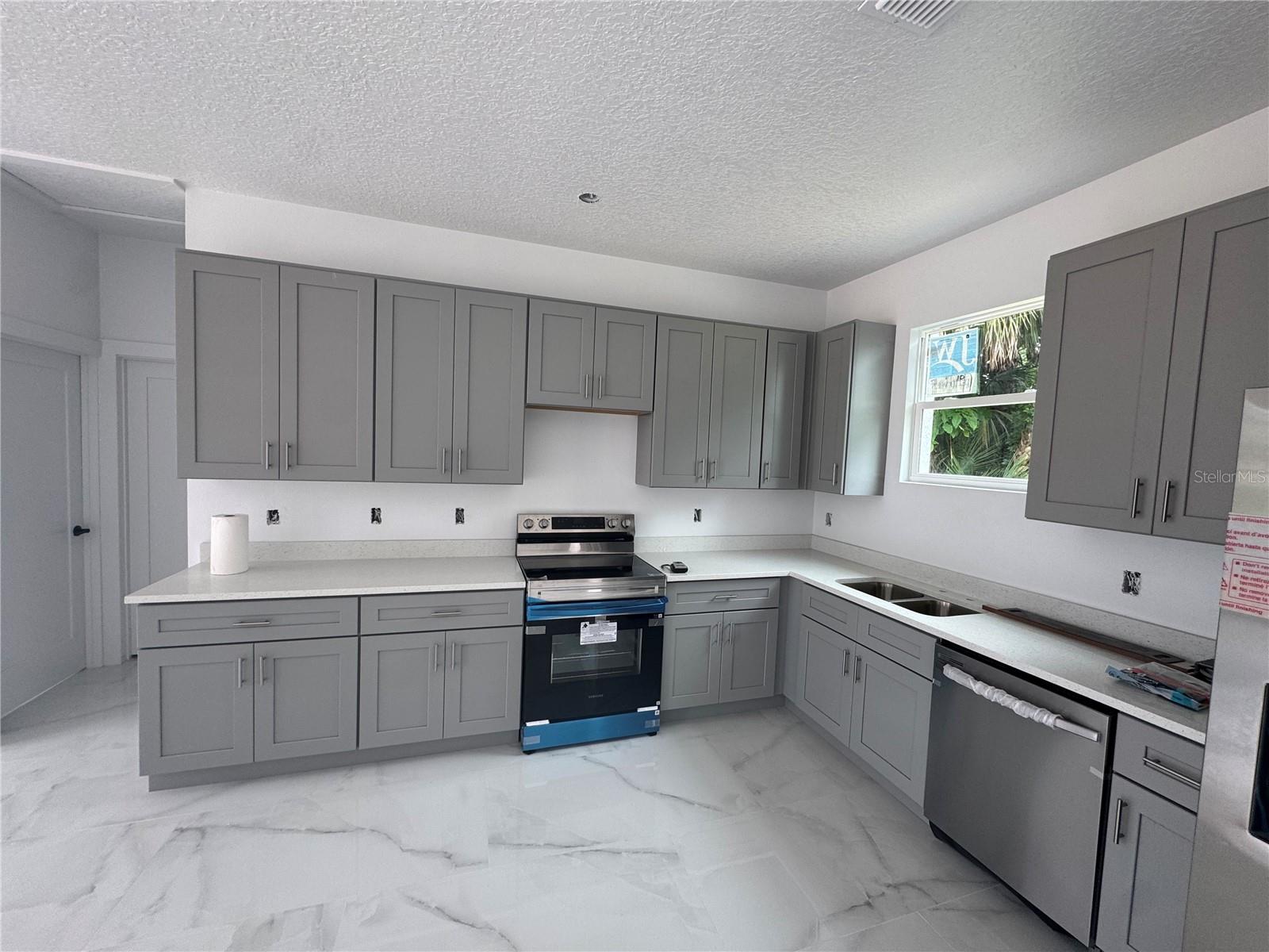 Image 10 of 43 For 823 Magnolia Avenue