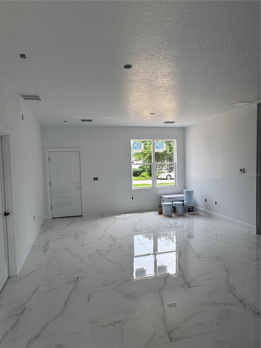 Image 5 of 43 For 823 Magnolia Avenue