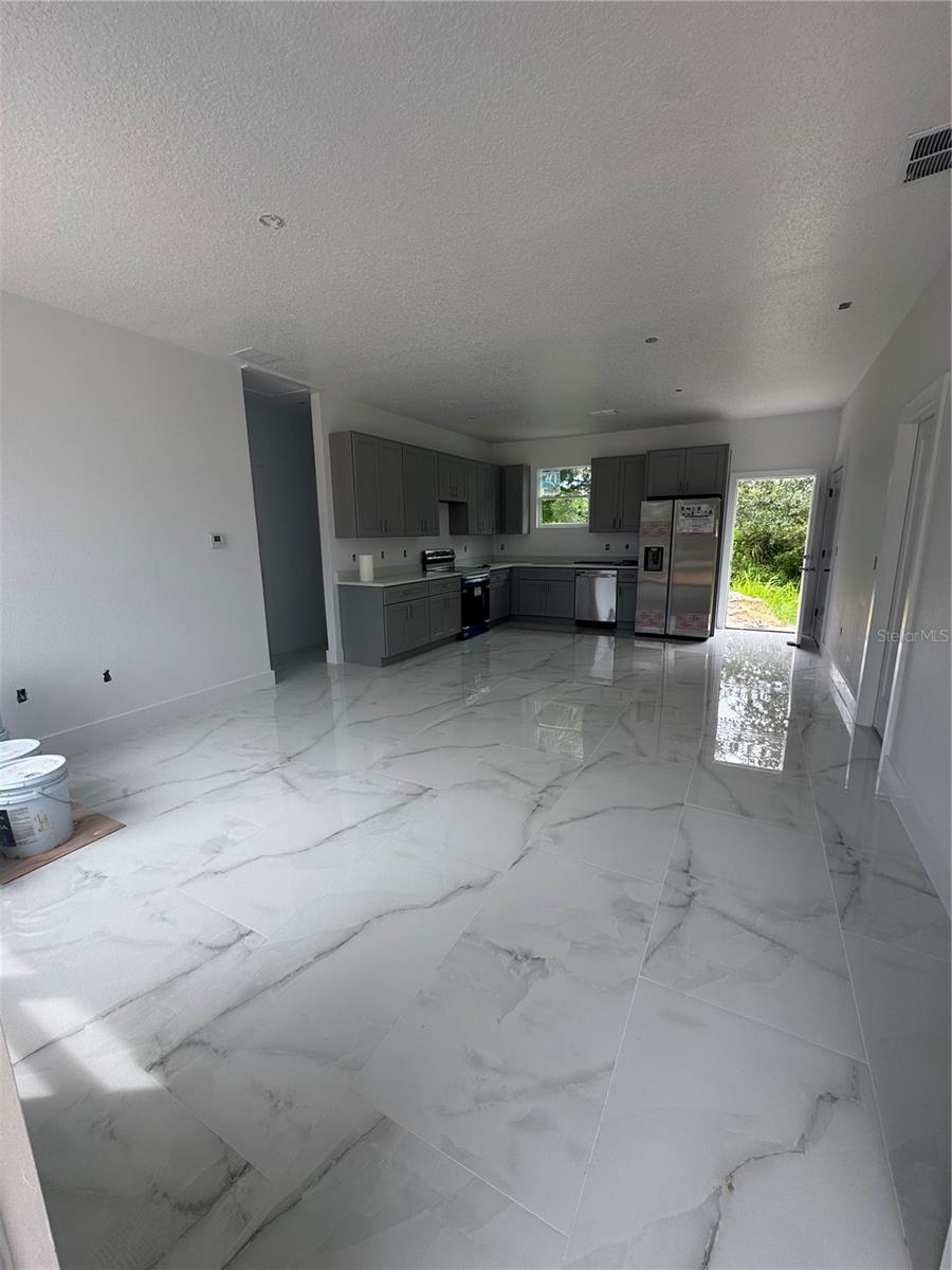 Image 7 of 43 For 823 Magnolia Avenue