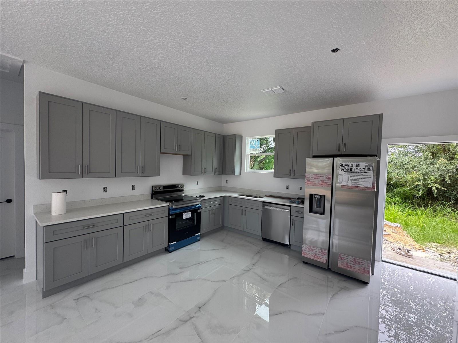 Image 8 of 43 For 823 Magnolia Avenue