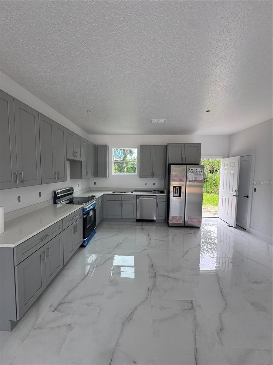 Image 9 of 43 For 823 Magnolia Avenue