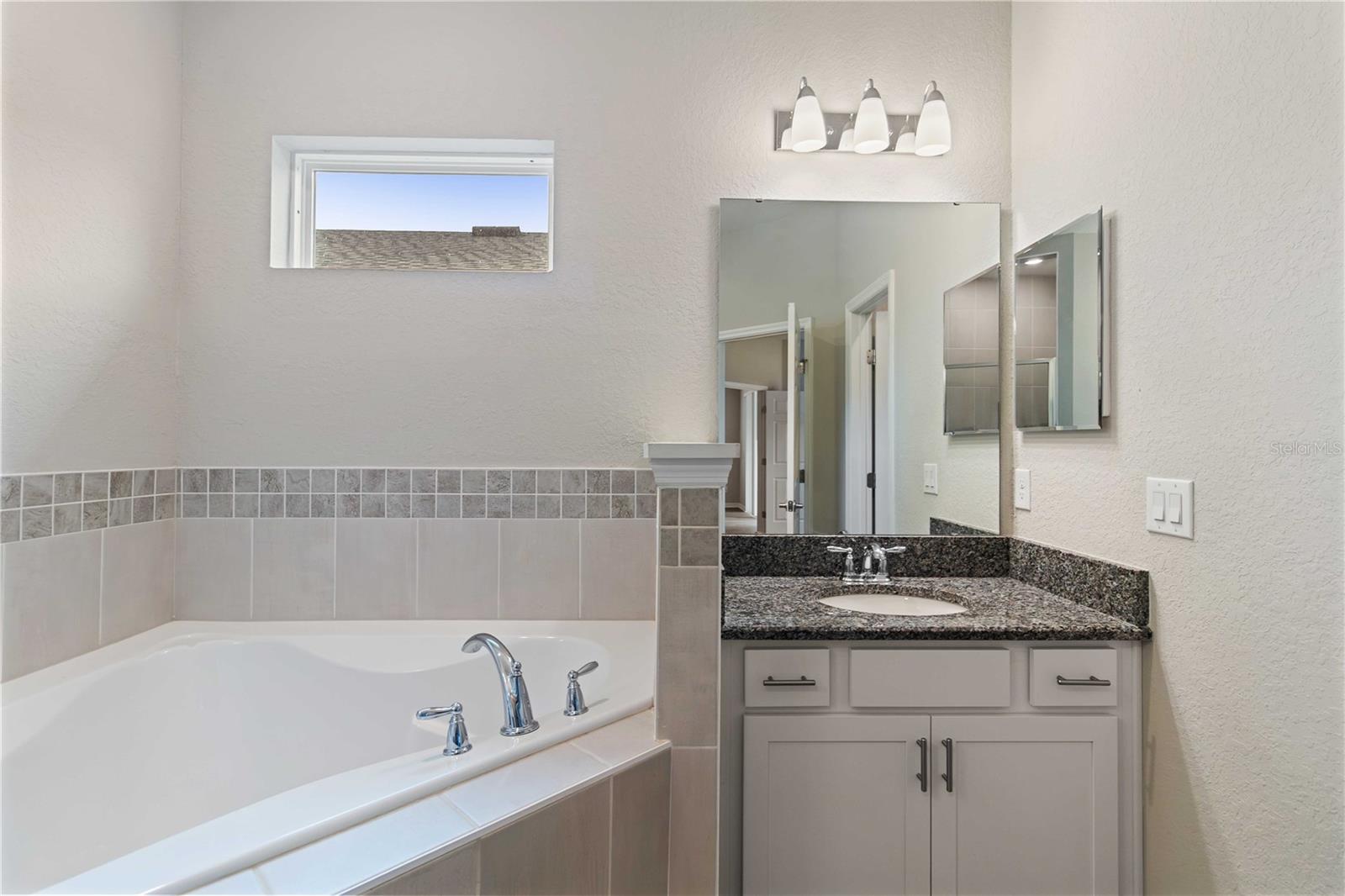Image 23 of 35 For 86 Polermo Avenue