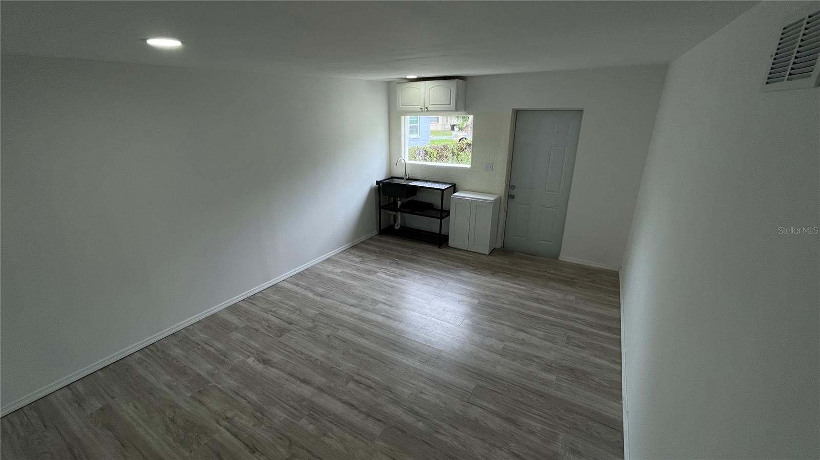 Image 14 of 23 For 807 Orchid Avenue