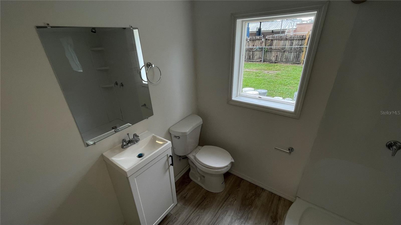 Image 18 of 23 For 807 Orchid Avenue