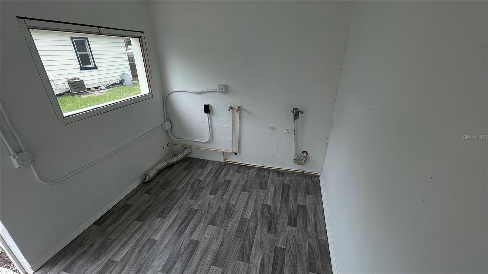 Image 19 of 23 For 807 Orchid Avenue
