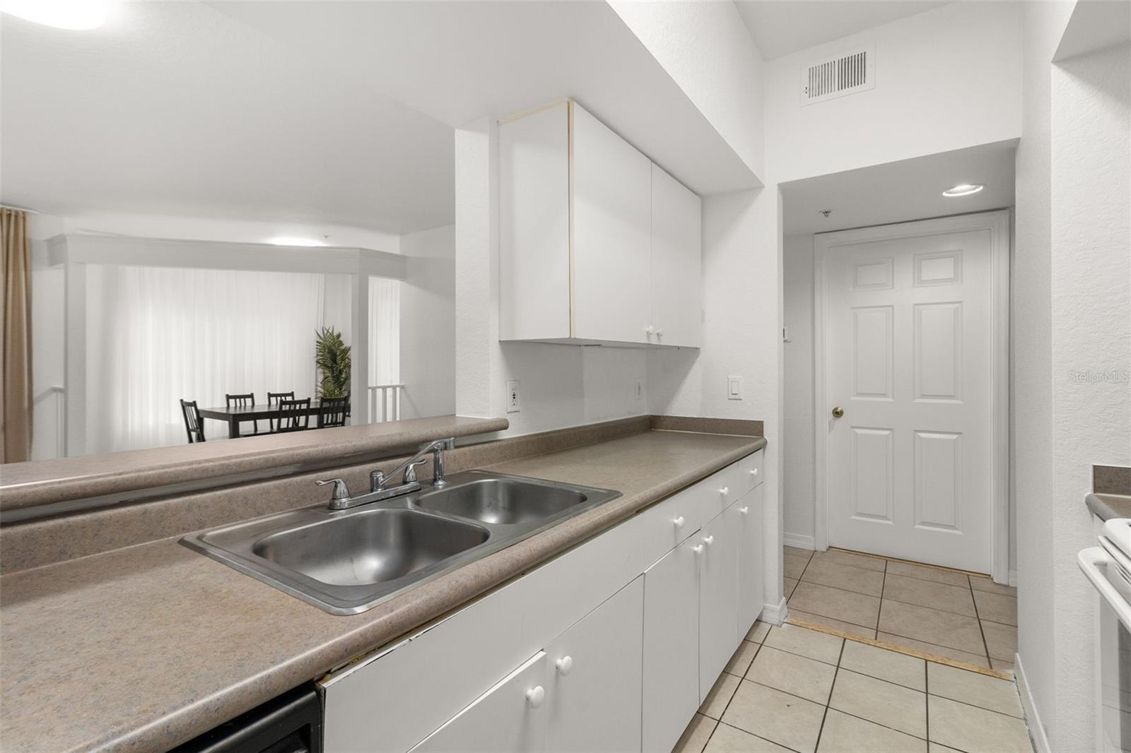 Image 16 of 40 For 5105 City Street 828
