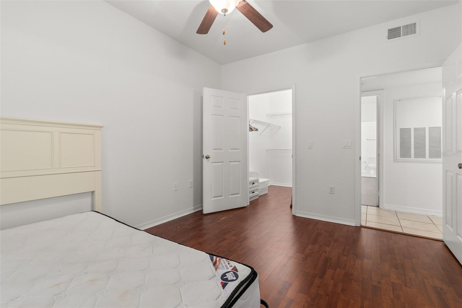 Image 31 of 40 For 5105 City Street 828