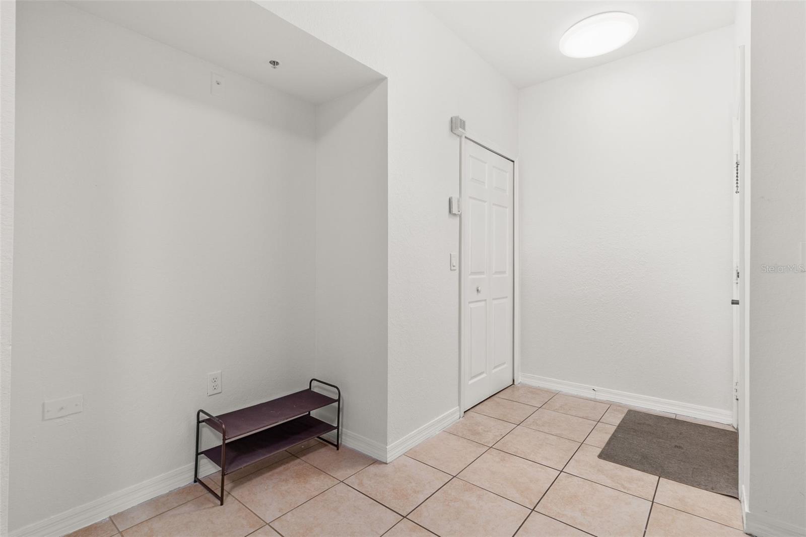 Image 6 of 40 For 5105 City Street 828