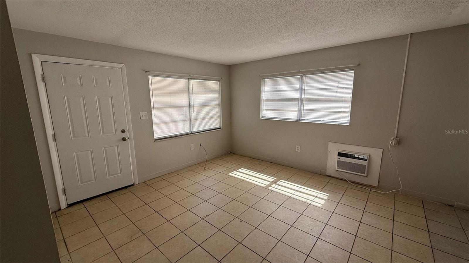 Image 4 of 6 For 404 Peters St