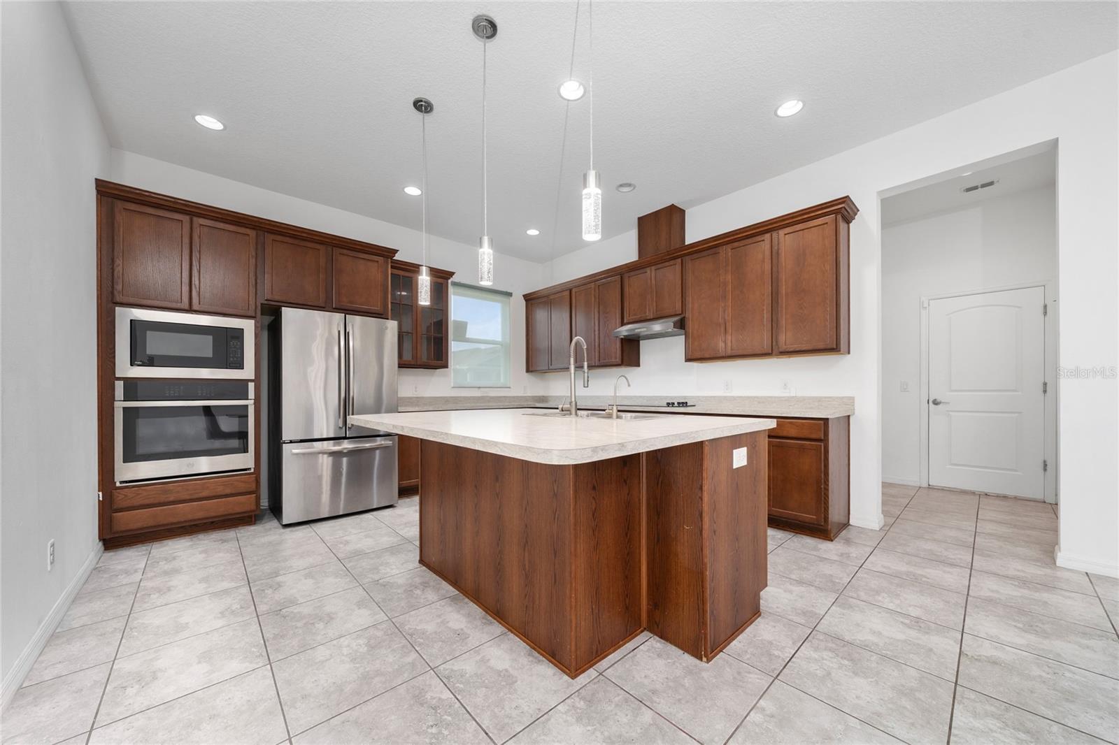 Image 19 of 50 For 2095 Sola Vista Avenue