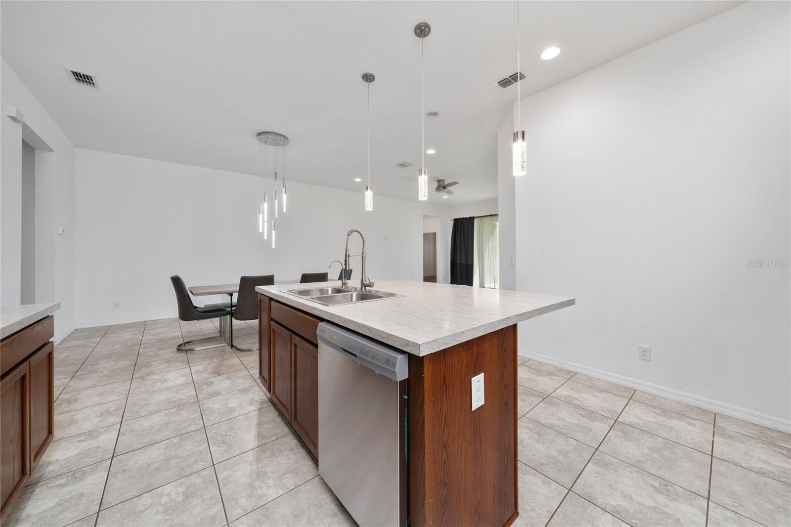 Image 20 of 50 For 2095 Sola Vista Avenue