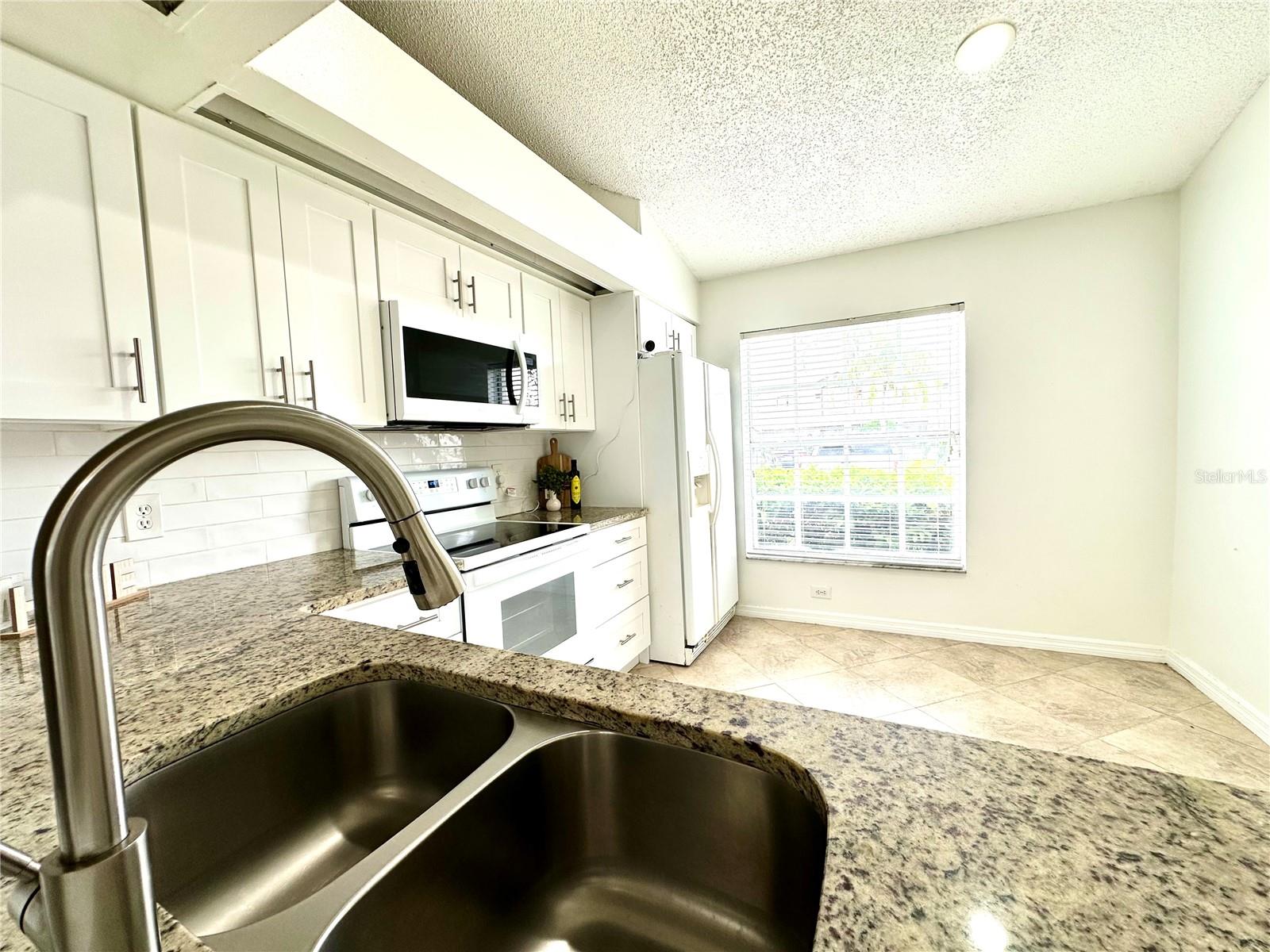 Image 8 of 24 For 14376 Island Cove Drive