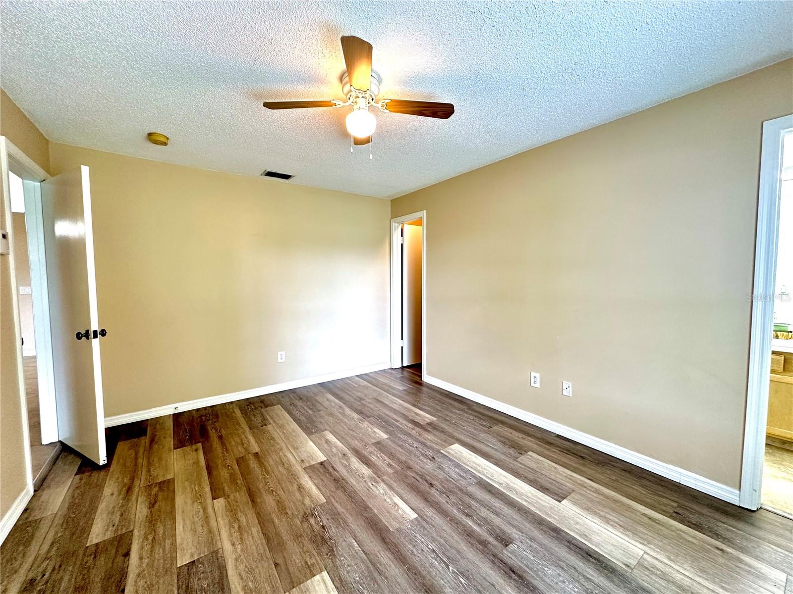 Image 9 of 24 For 14376 Island Cove Drive