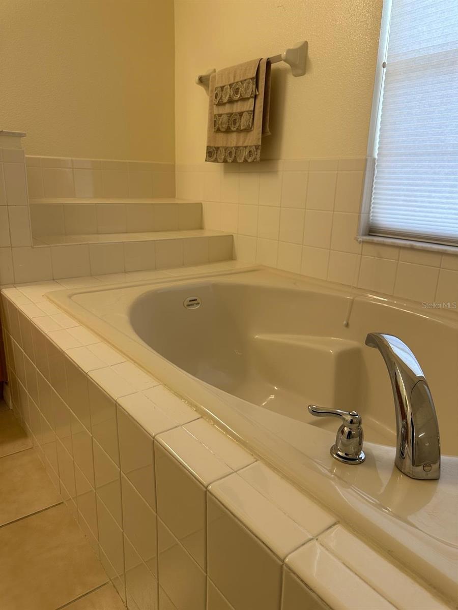 Image 26 of 47 For 4002 Bougainvillea Place