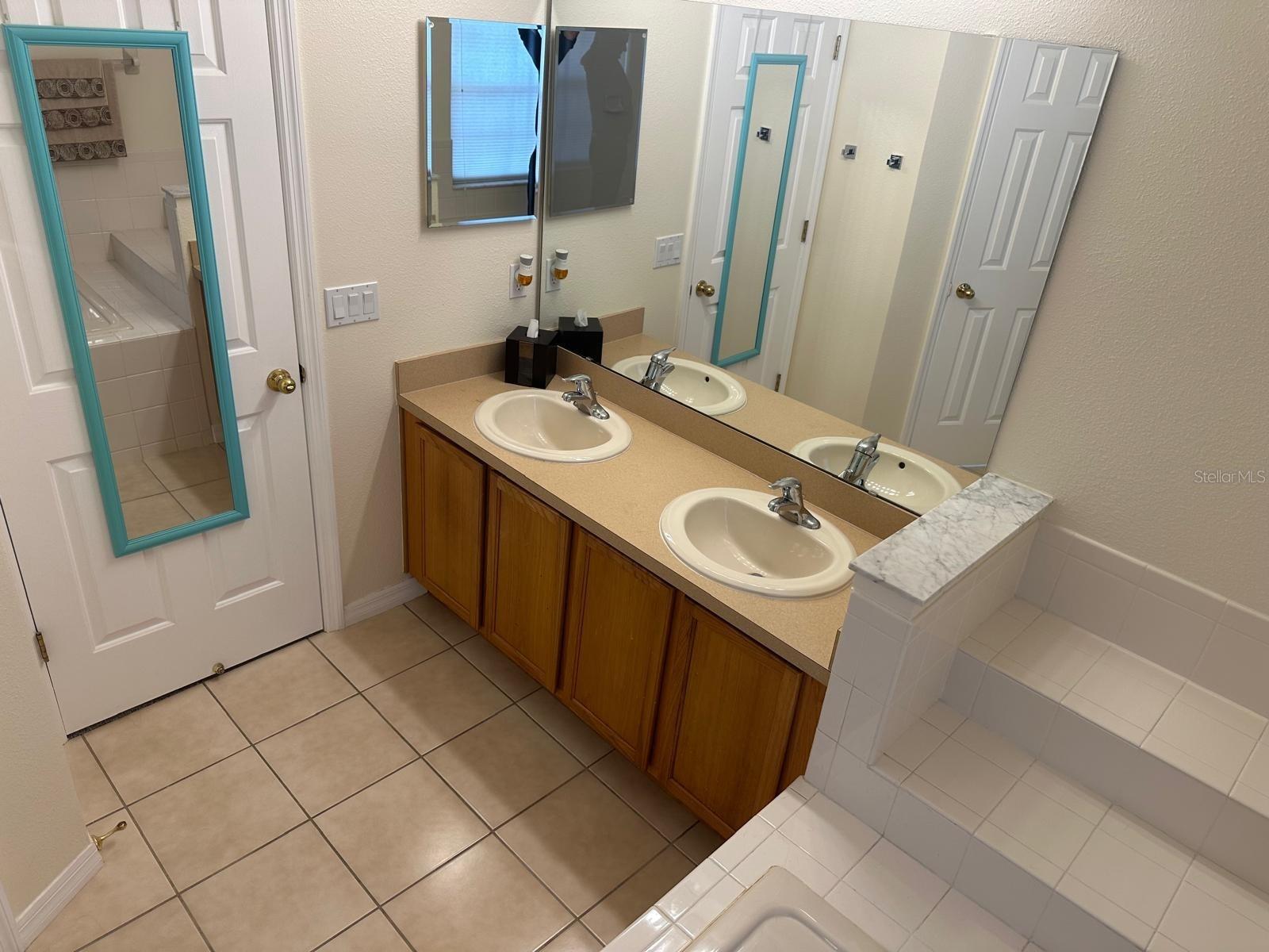 Image 28 of 47 For 4002 Bougainvillea Place