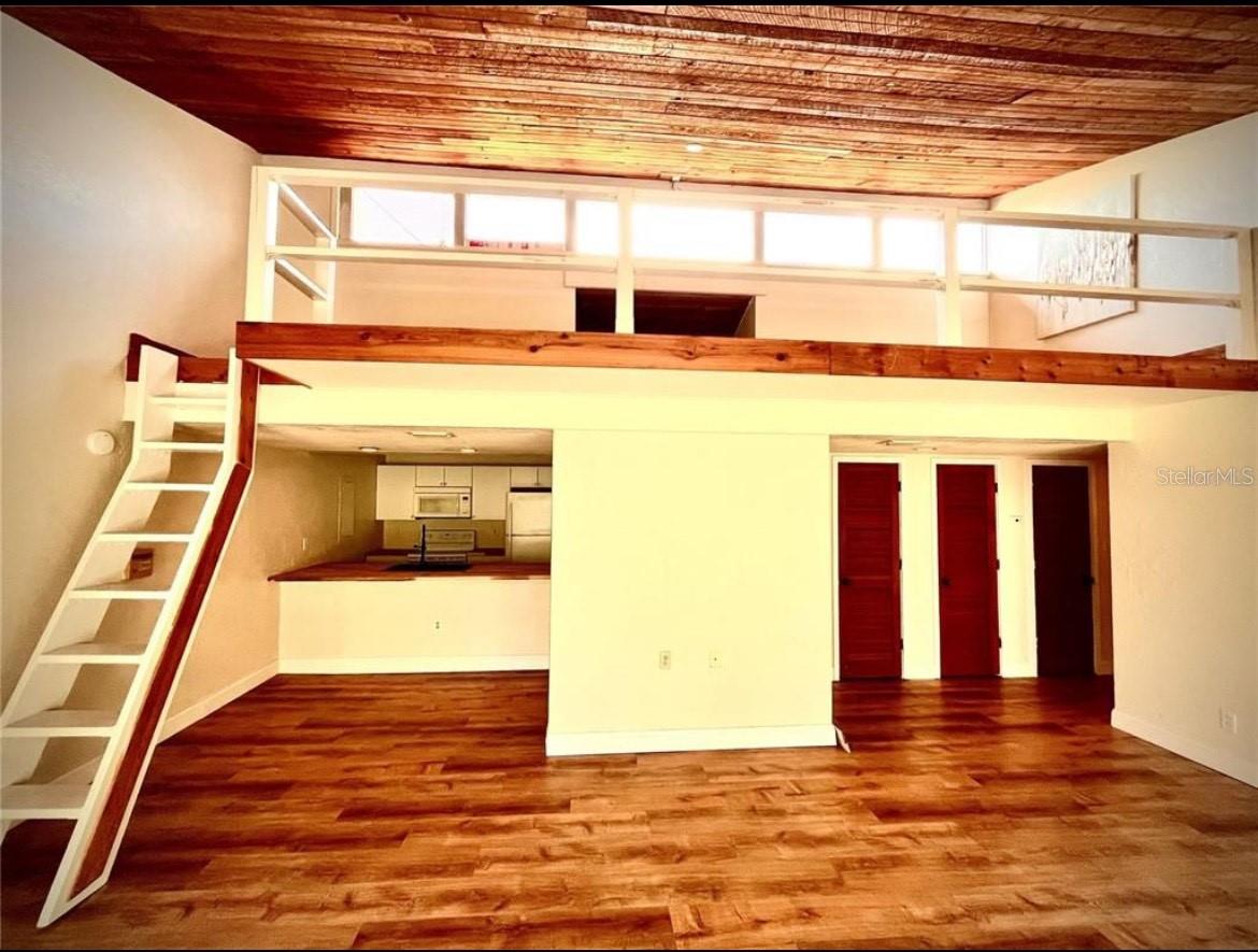 Image 8 of 13 For 806 Pinewood Court 3135-6