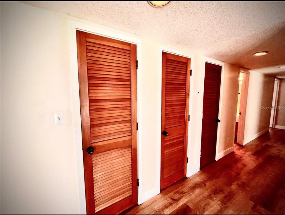 Image 9 of 13 For 806 Pinewood Court 3135-6