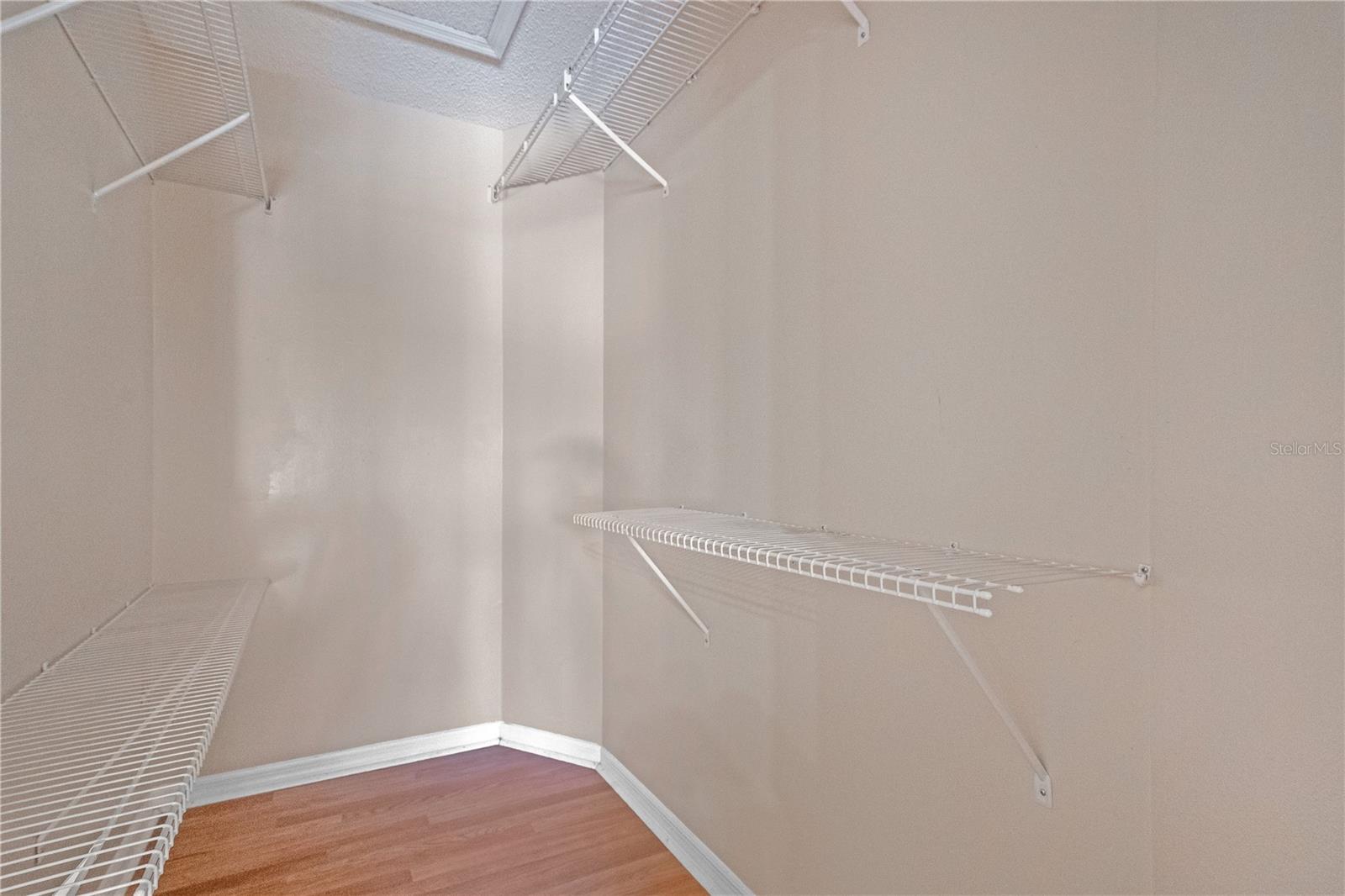 Image 15 of 37 For 11985 Blackheath Circle