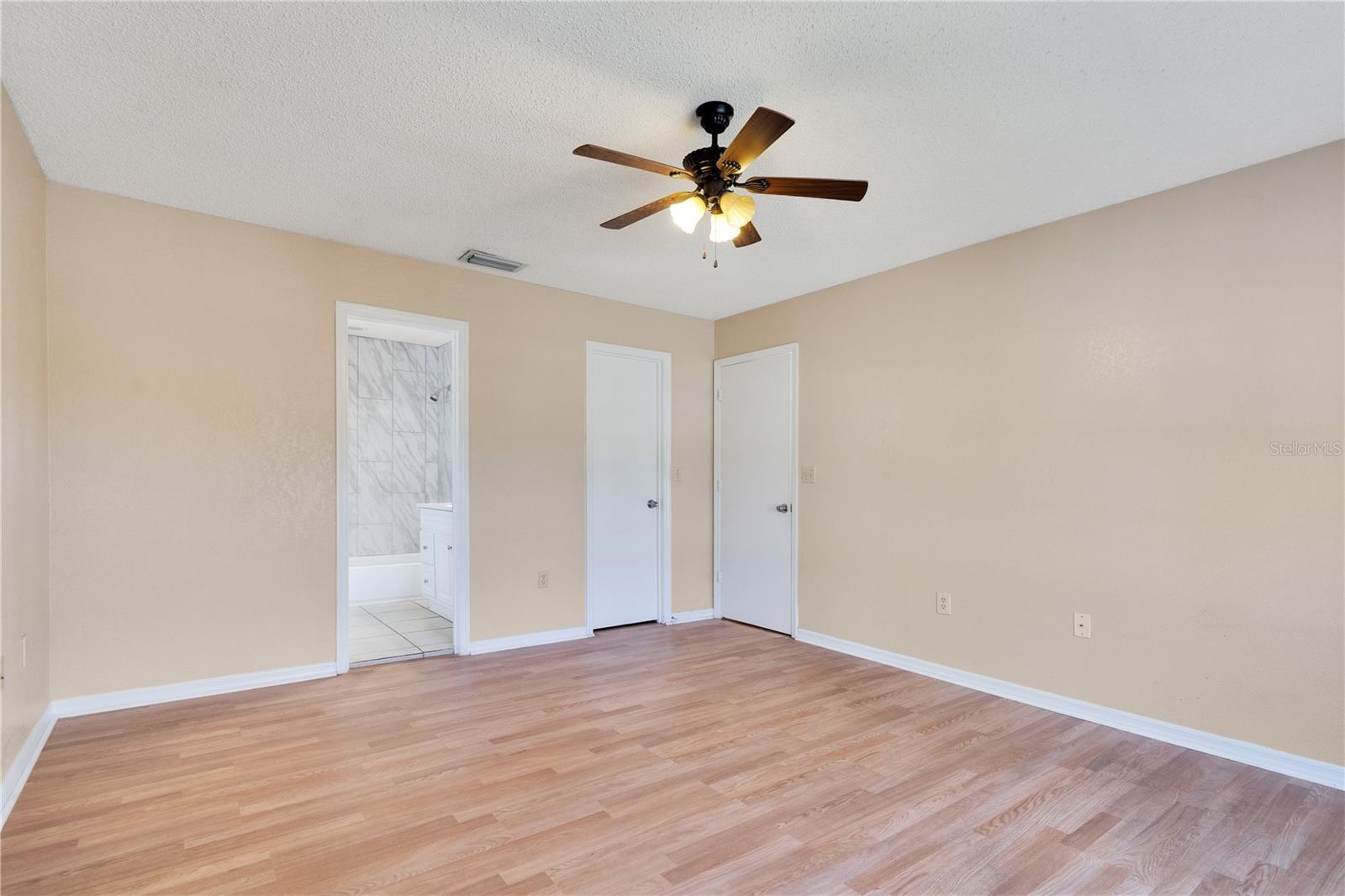 Image 17 of 37 For 11985 Blackheath Circle