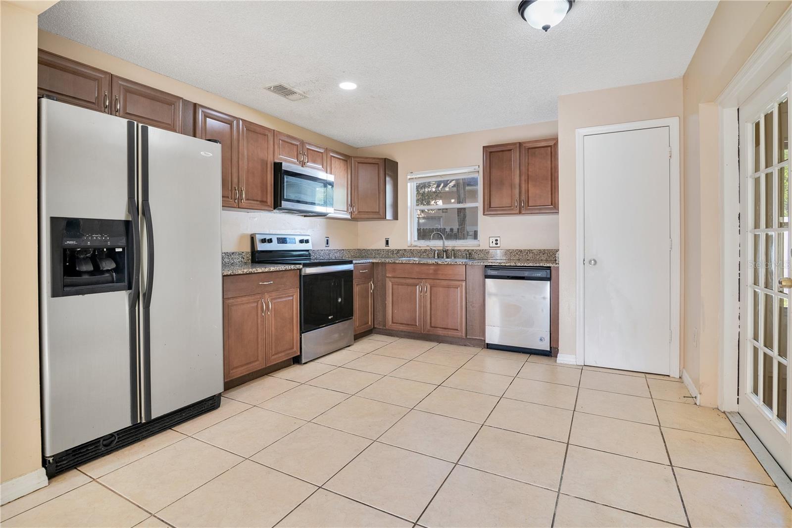 Image 9 of 37 For 11985 Blackheath Circle