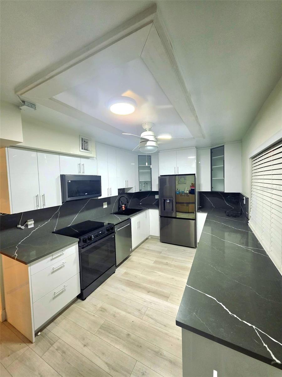 Image 2 of 6 For 4020 W Palm Aire  402