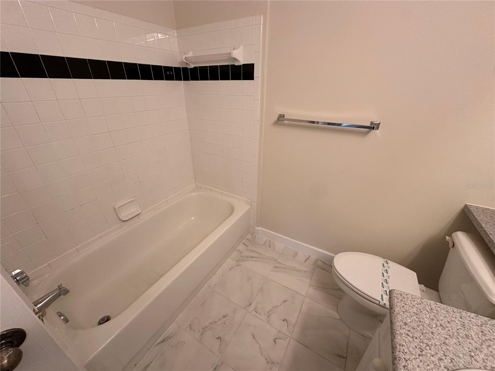 Image 10 of 33 For 611 Campus Street 130