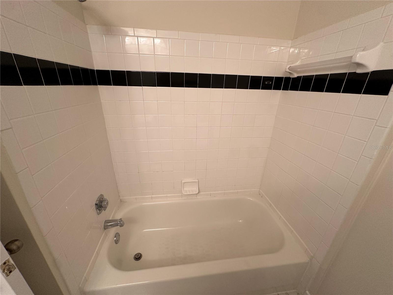 Image 11 of 33 For 611 Campus Street 130