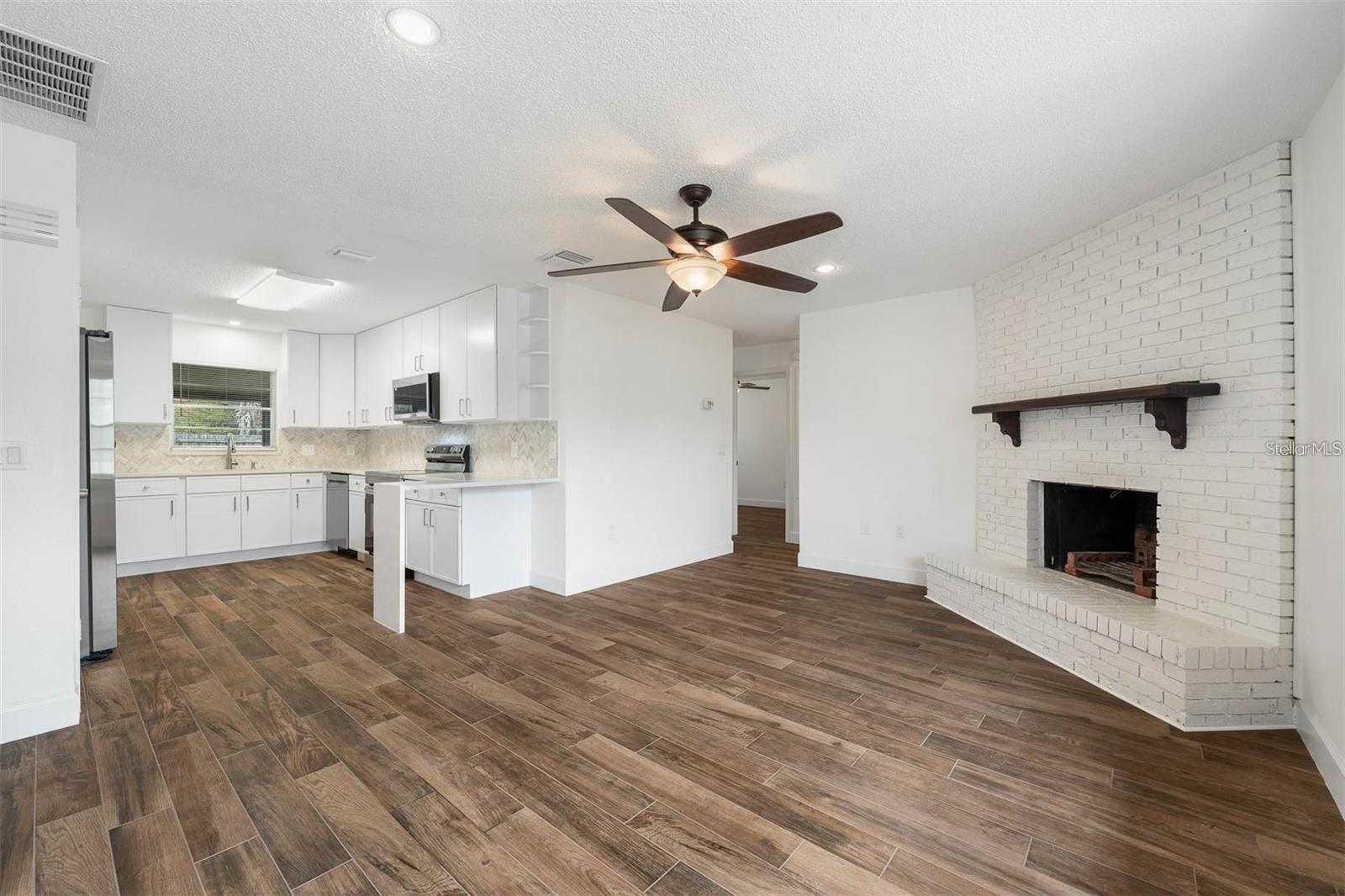 Image 5 of 17 For 8323 Banyan Boulevard