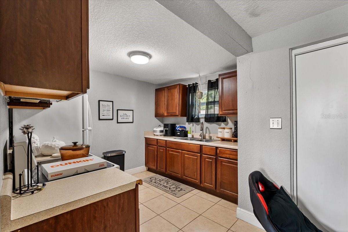 Image 10 of 27 For 812 Bryan Street