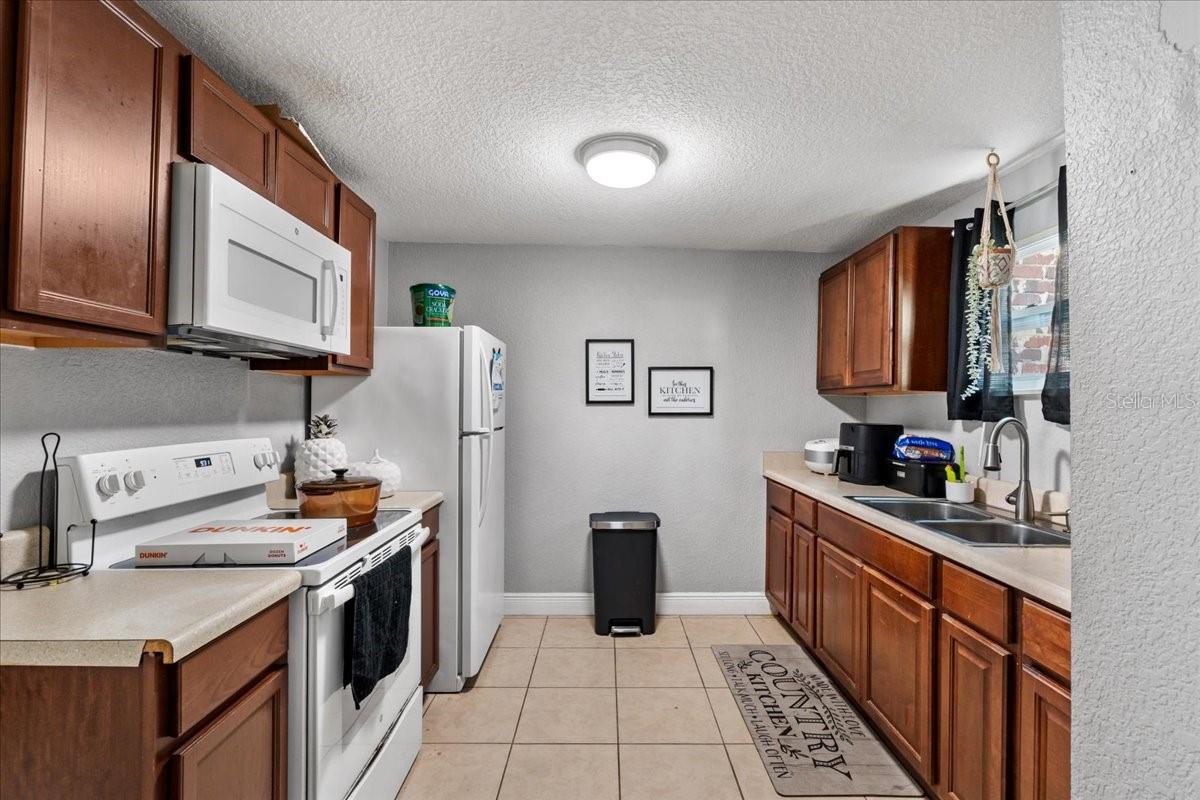 Image 11 of 27 For 812 Bryan Street