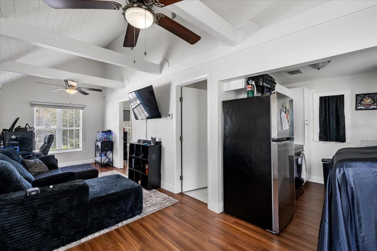 Image 18 of 27 For 812 Bryan Street
