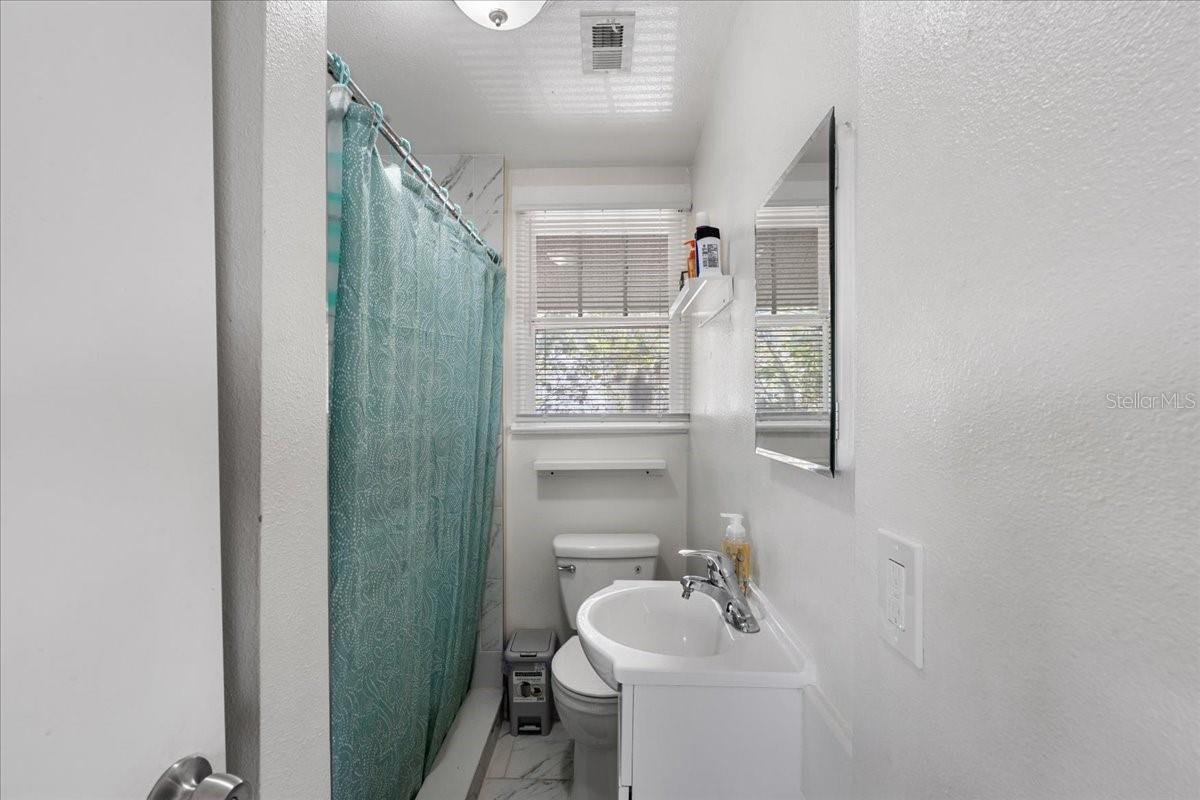 Image 24 of 27 For 812 Bryan Street