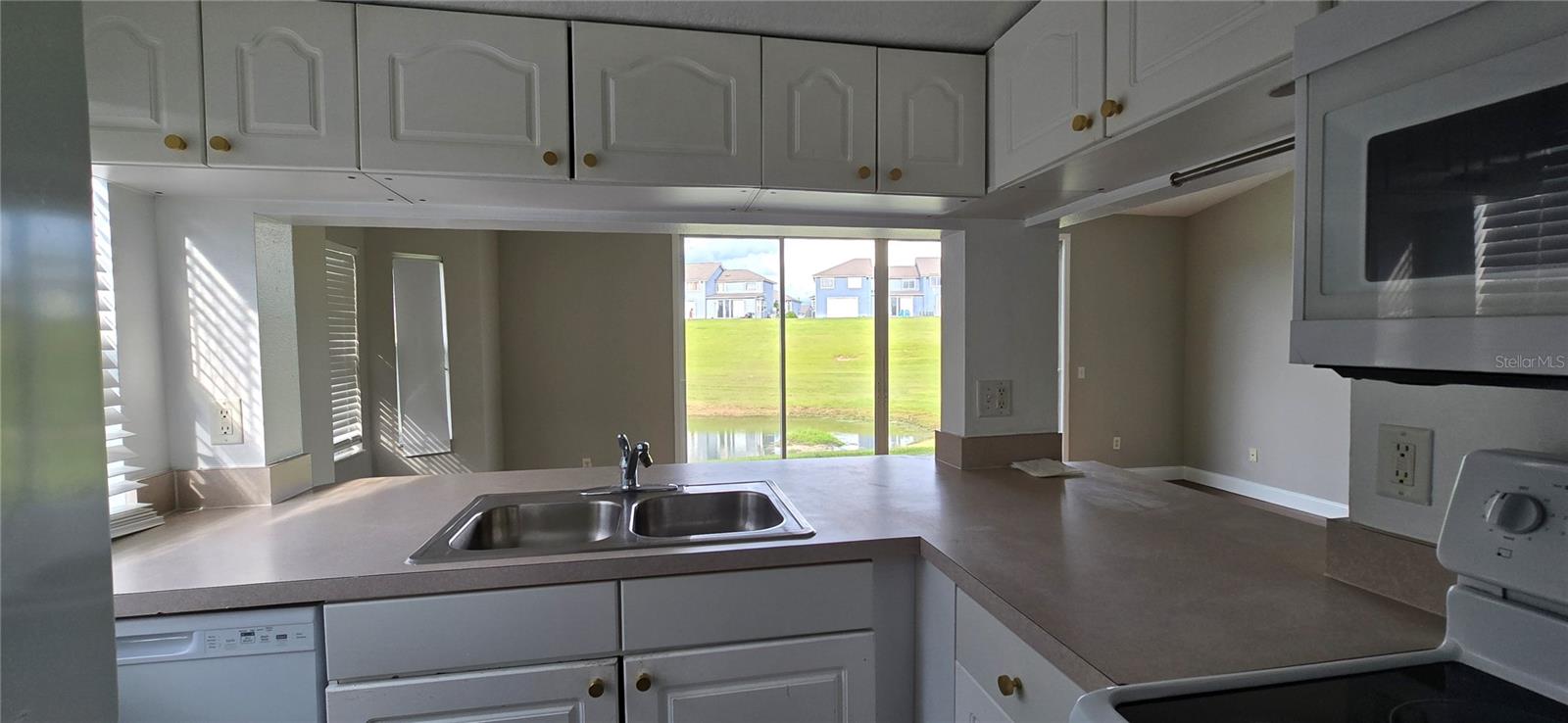 Image 10 of 20 For 372 Caribbean Drive