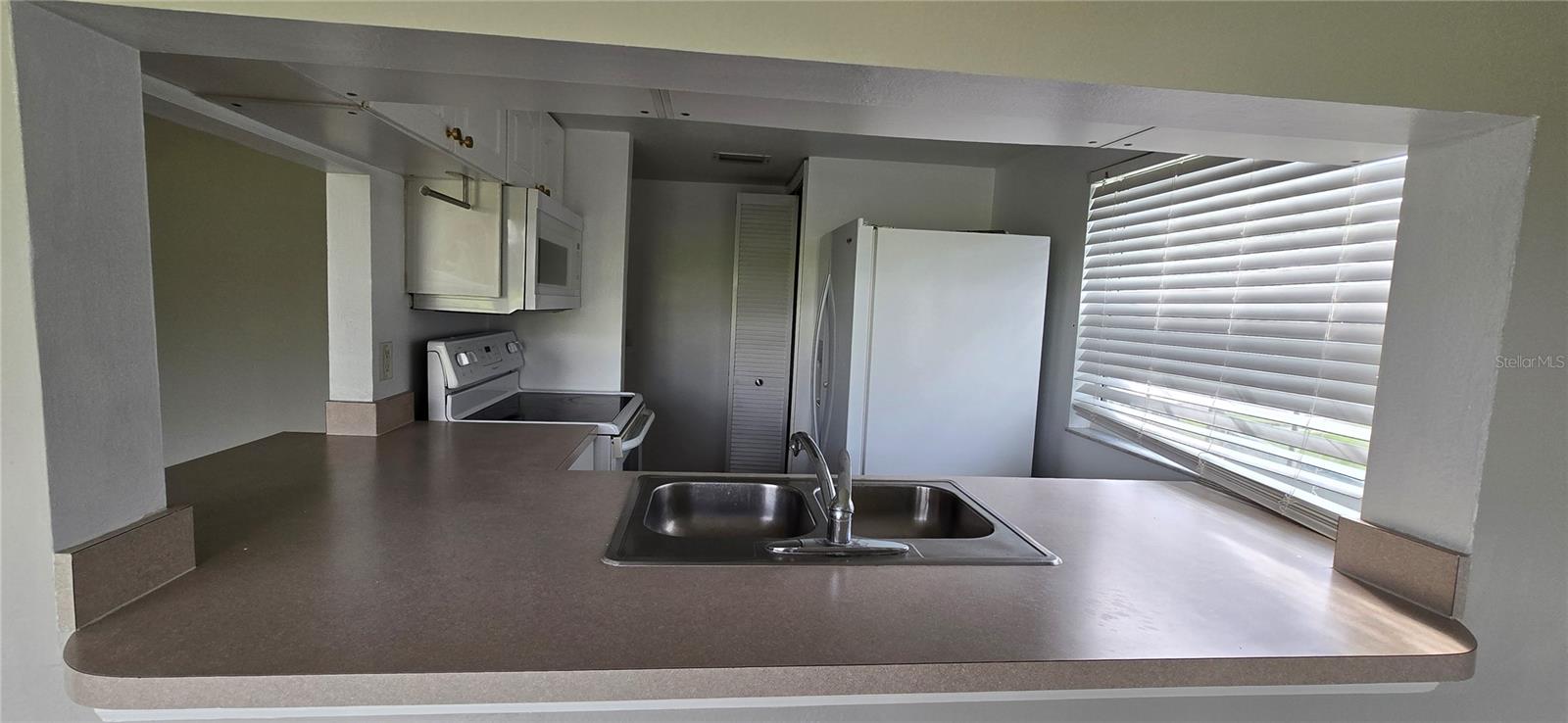 Image 8 of 20 For 372 Caribbean Drive