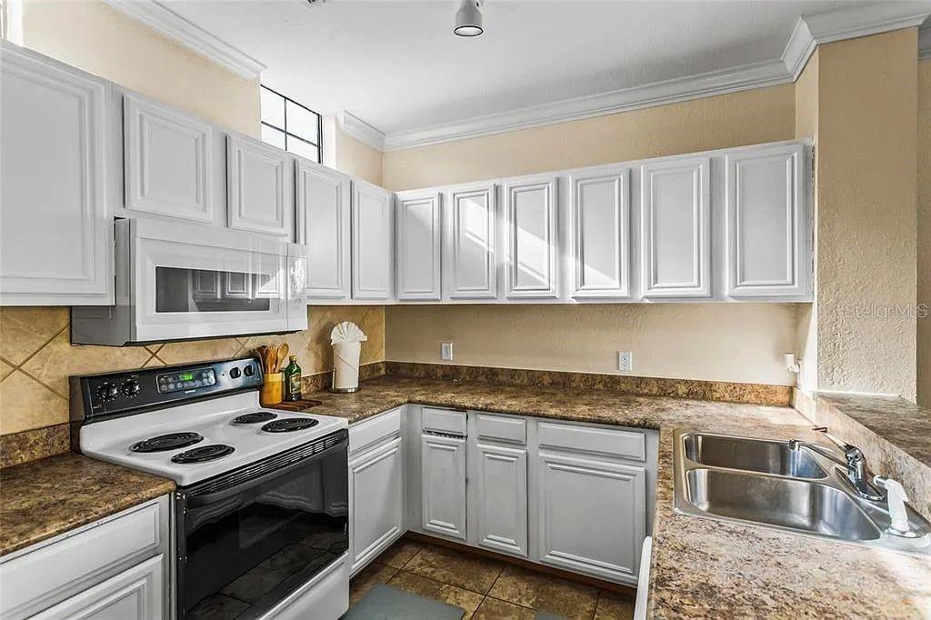 Image 3 of 18 For 6105 Metrowest Boulevard 103