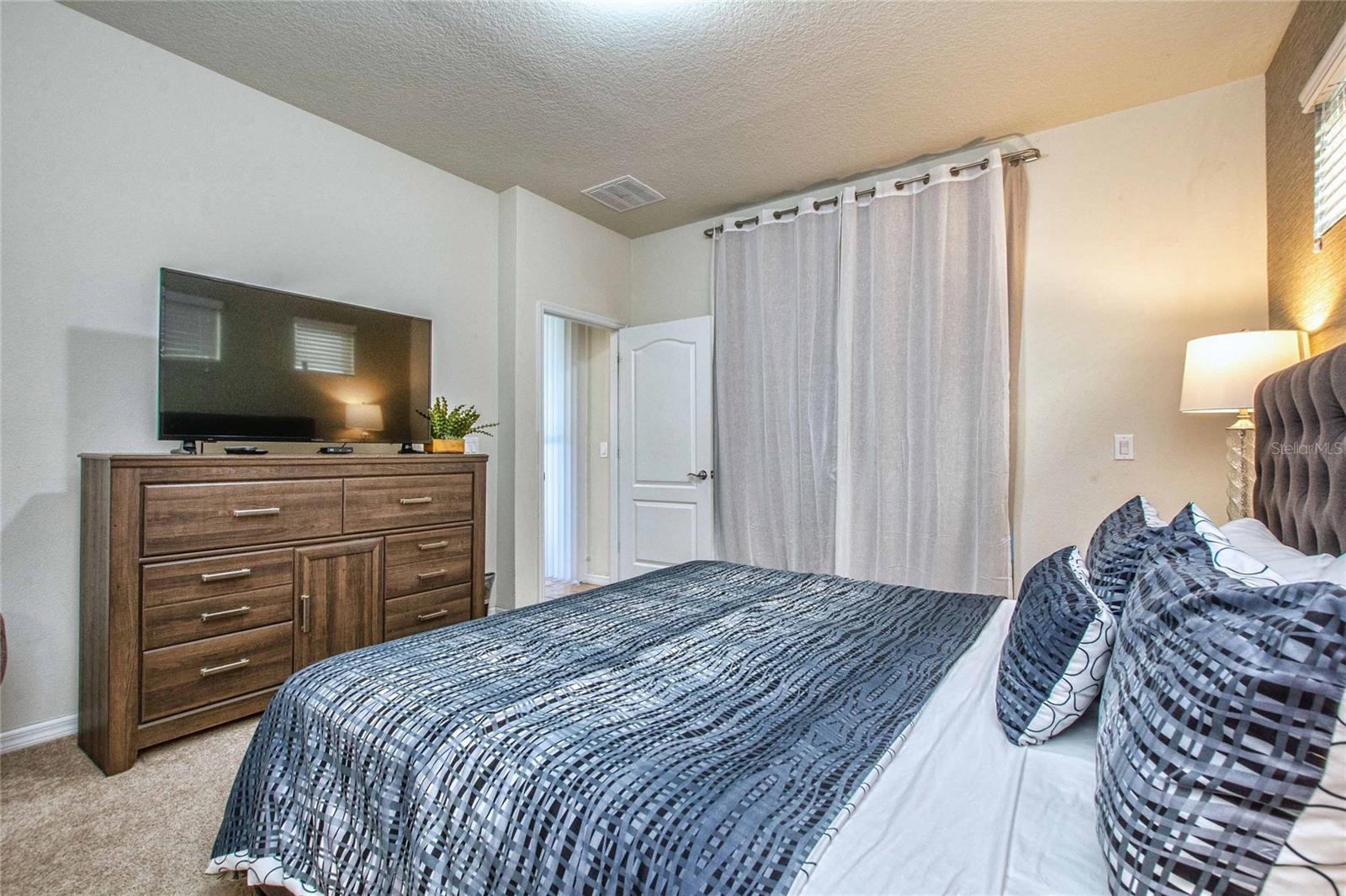 Image 19 of 71 For 9021 Rhodes Street