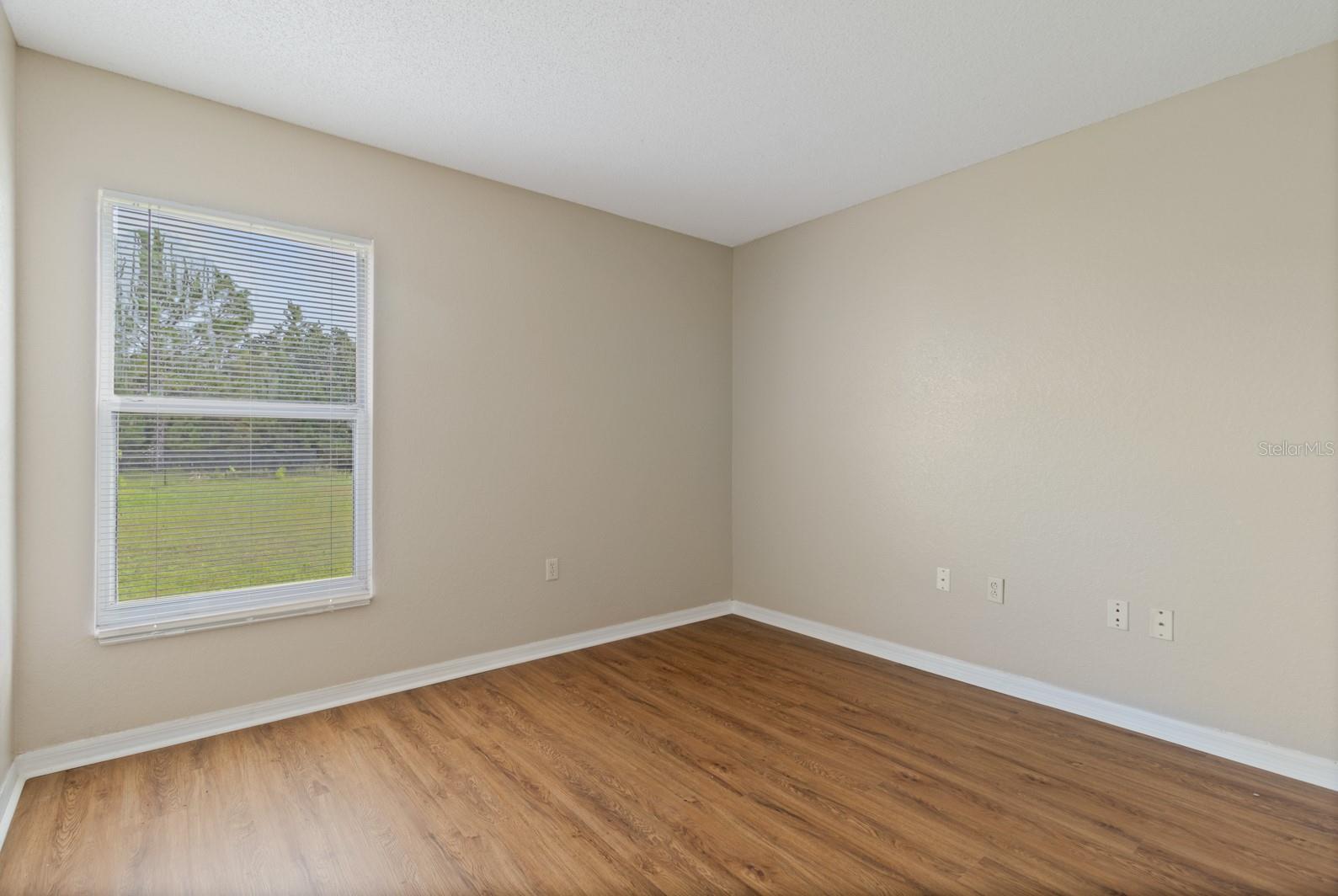 Image 18 of 35 For 723 Hawk Lane