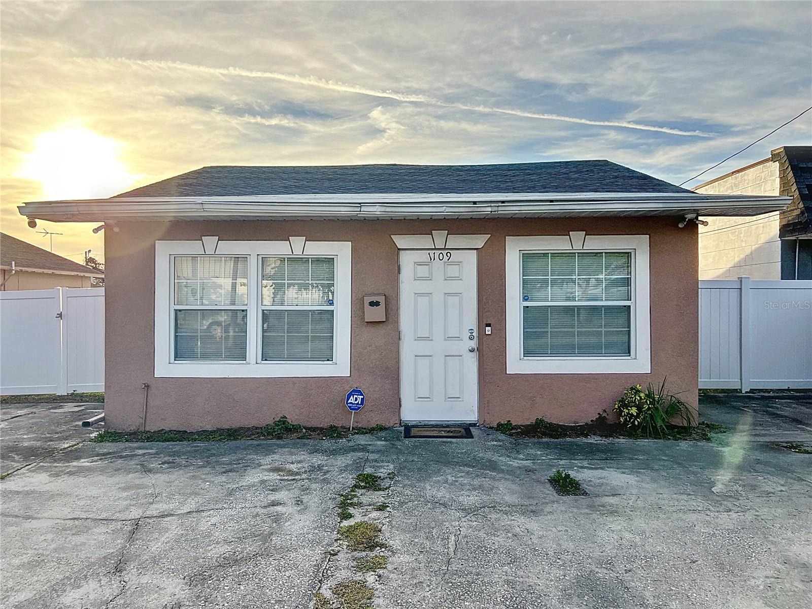 Image 3 of 20 For 1109 5th Street Sw