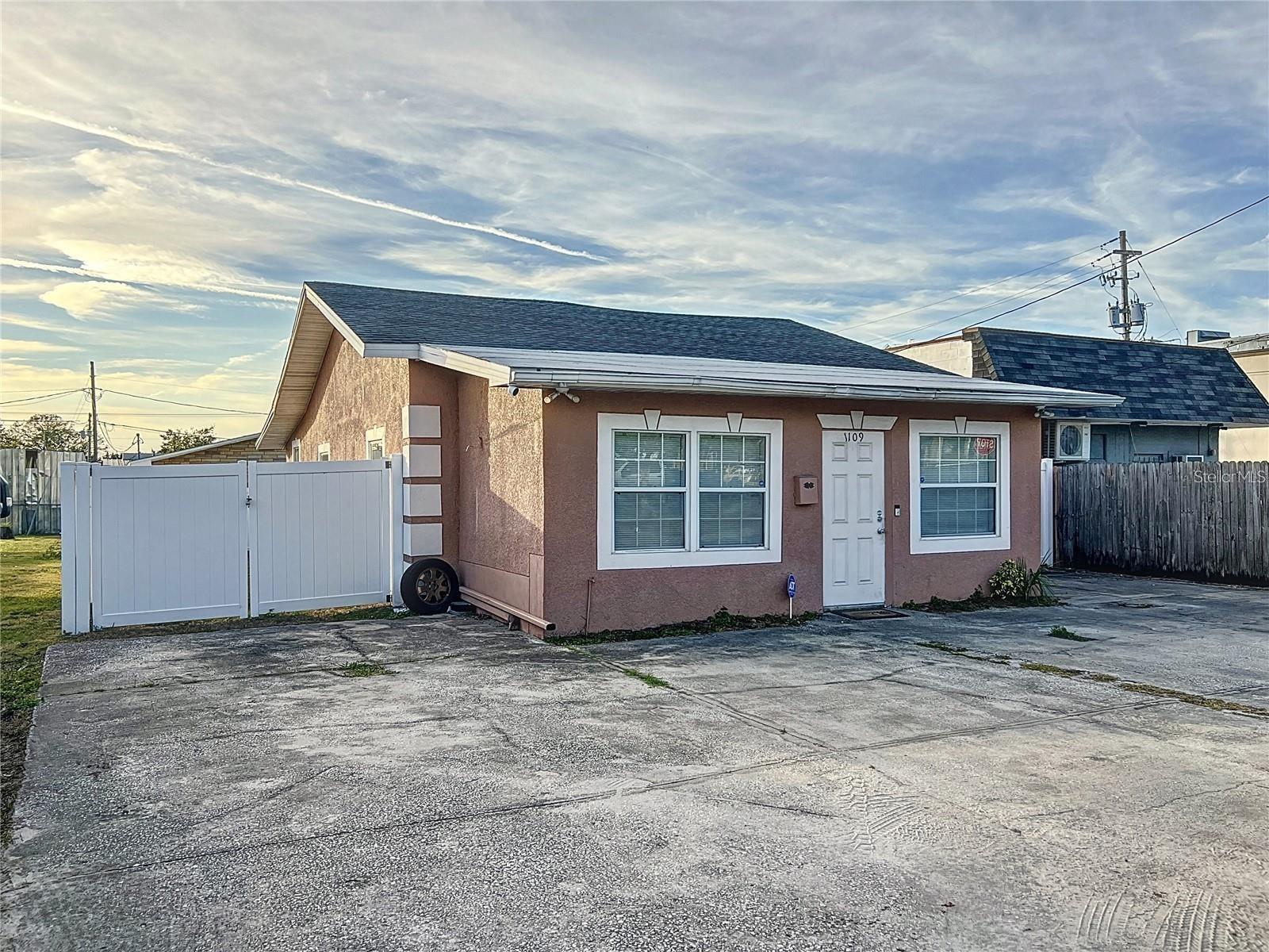 Image 2 of 20 For 1109 5th Street Sw