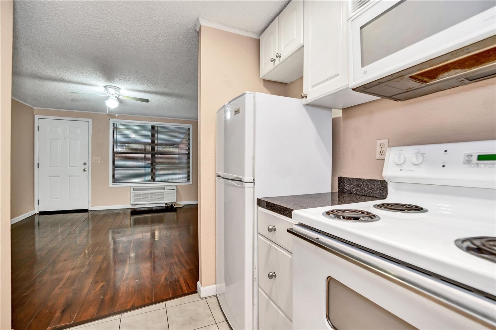 Image 6 of 11 For 4031 Michigan Street 4031