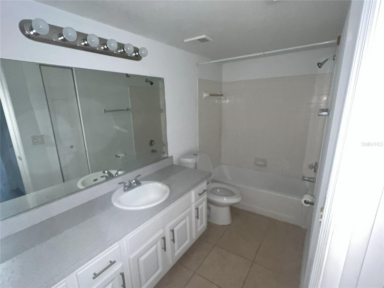Image 3 of 10 For 5737 Gatlin Avenue 424