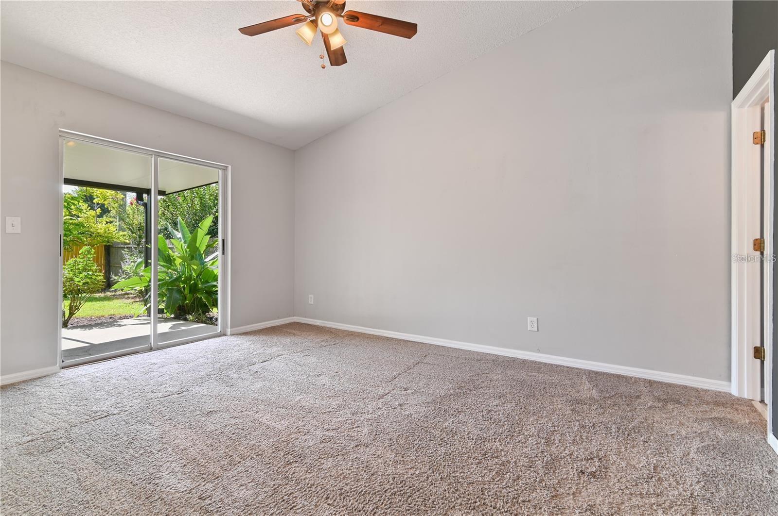 Image 11 of 14 For 929 Robinson Avenue