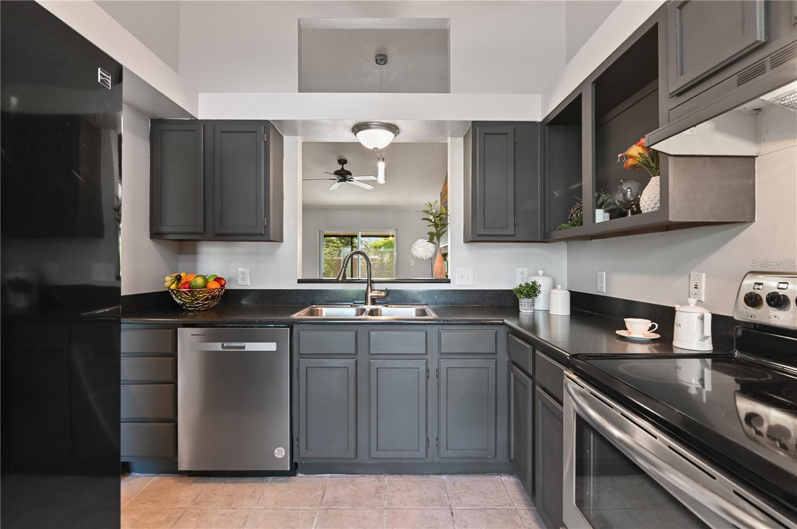 Image 3 of 14 For 929 Robinson Avenue