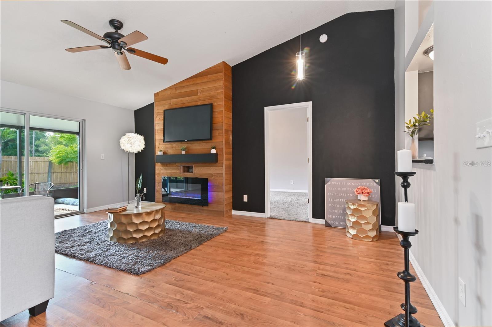 Image 4 of 14 For 929 Robinson Avenue