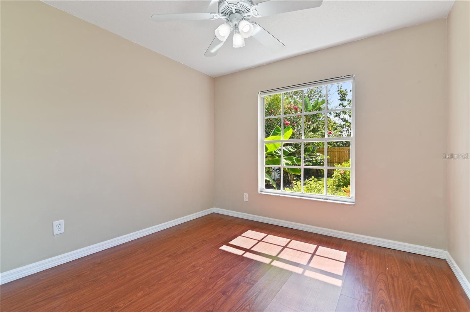Image 9 of 14 For 929 Robinson Avenue