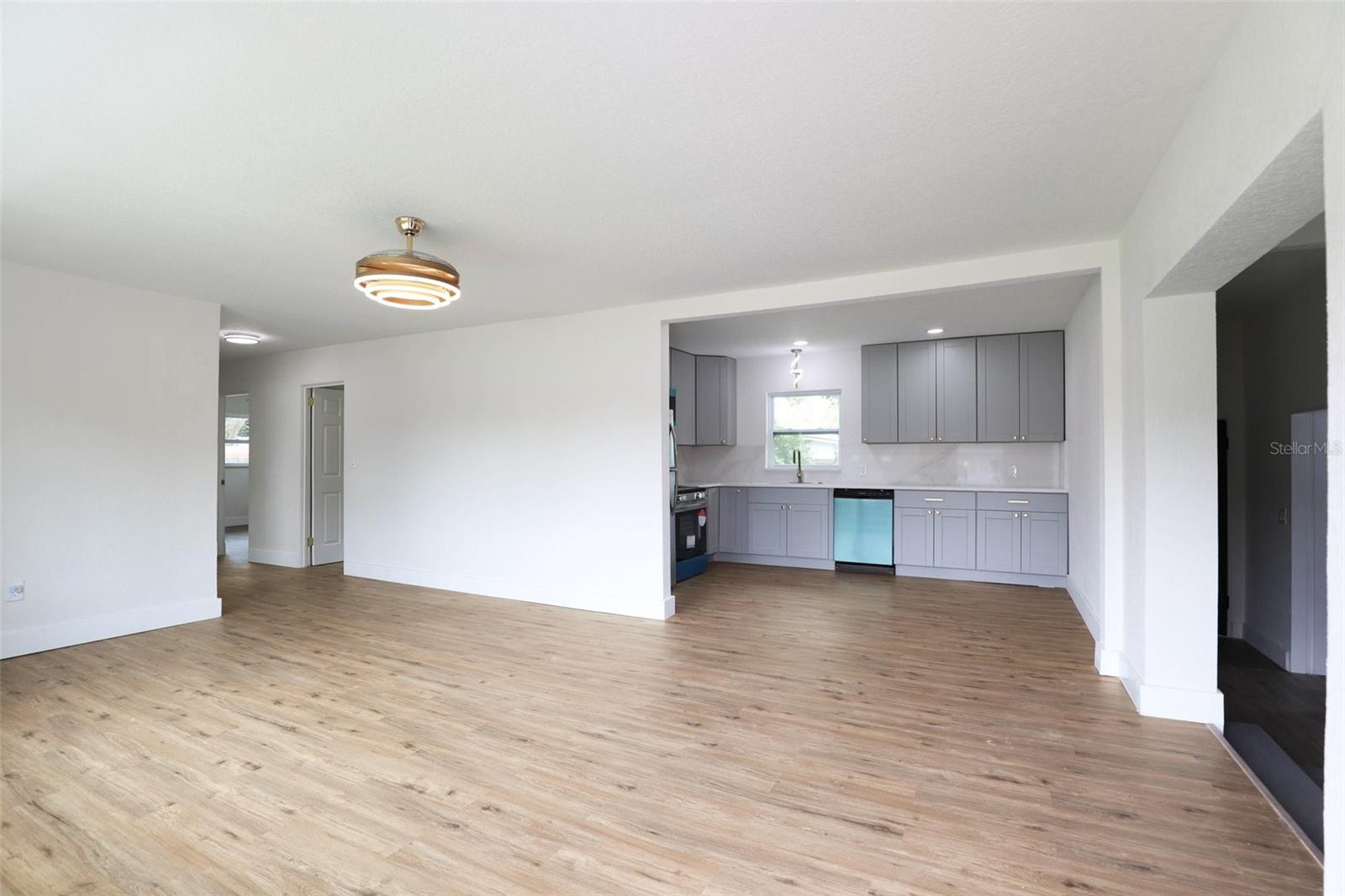 Image 4 of 16 For 2013 Pineway Drive