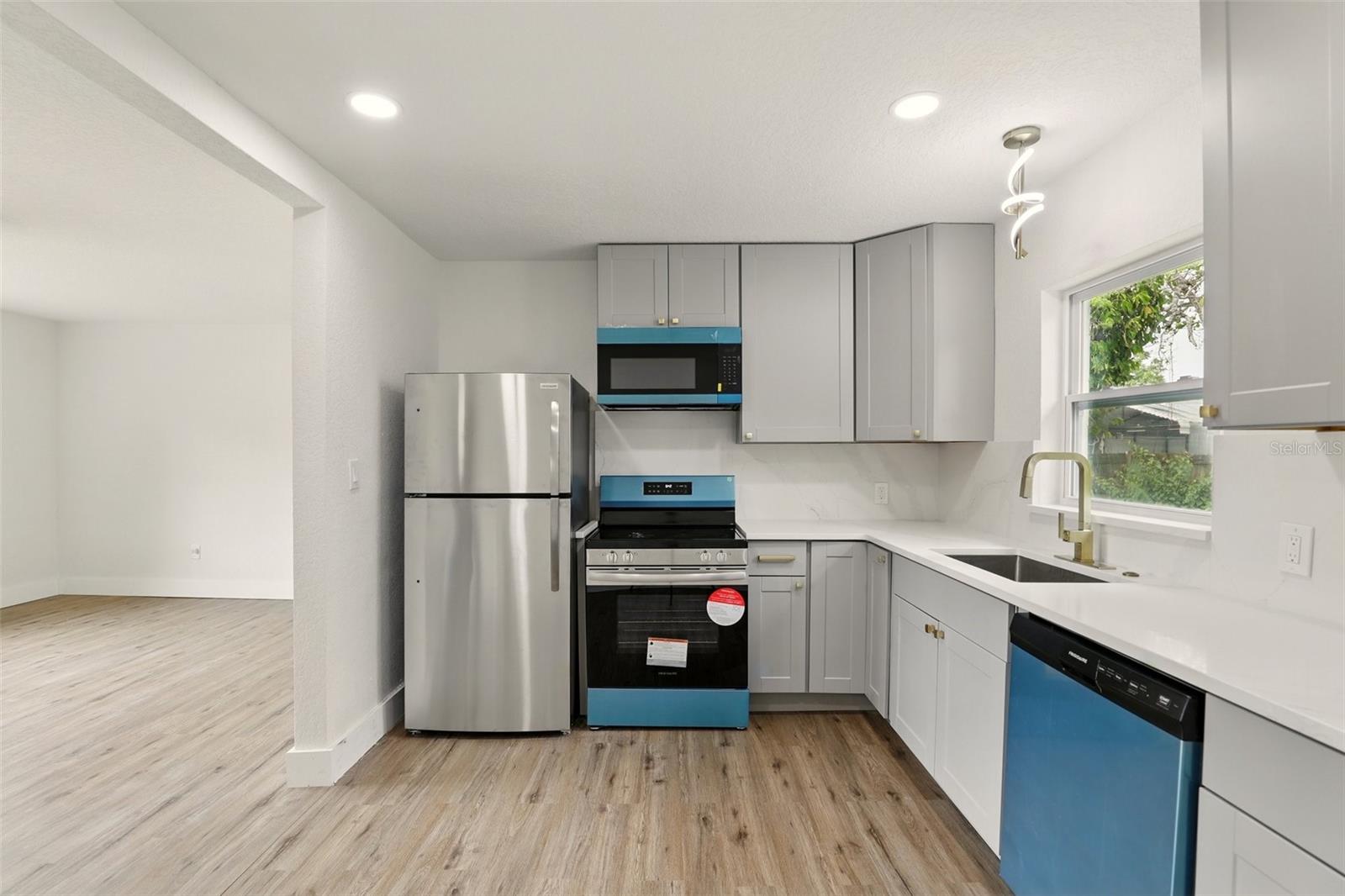 Image 7 of 16 For 2013 Pineway Drive